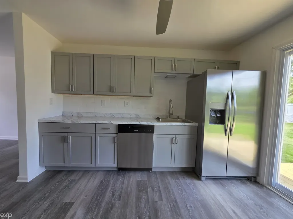 27260 Woodmont Street Roseville City MI 48066