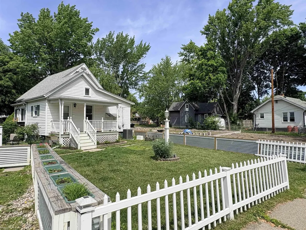 73 Smith Street Mt. Clemens City MI 48043