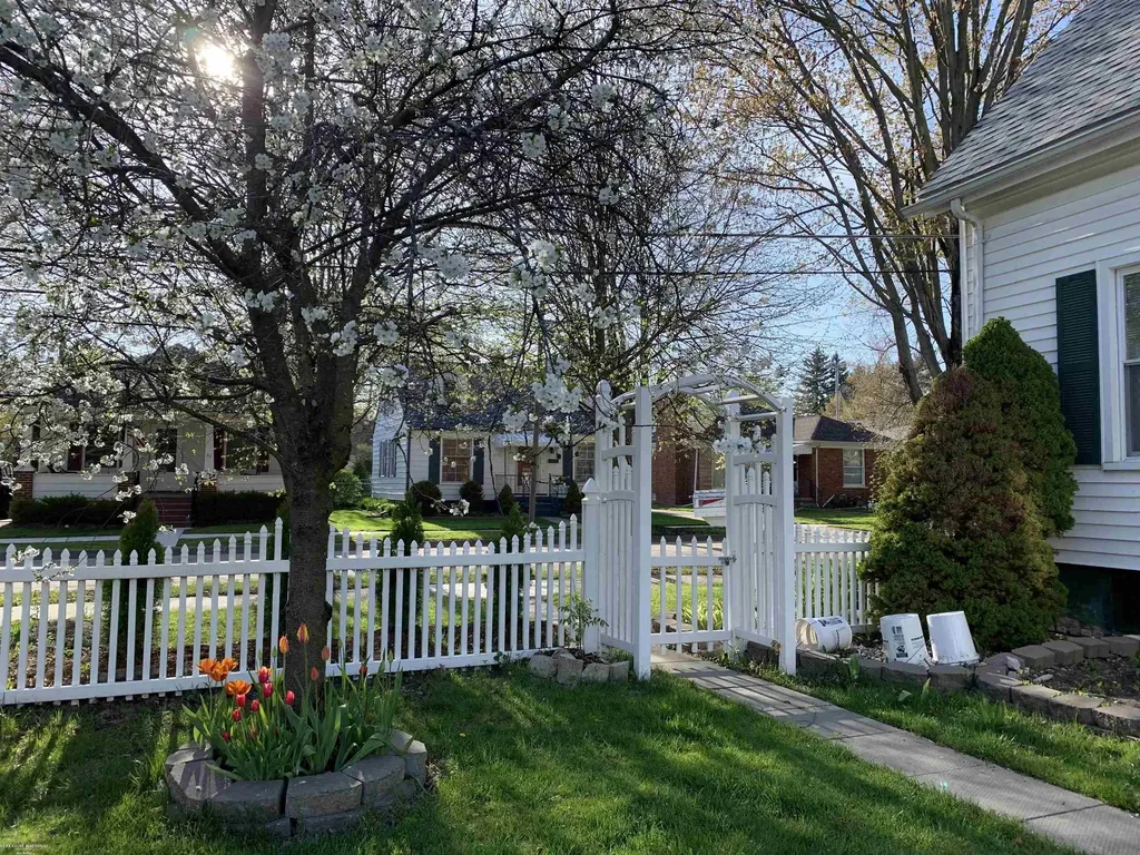 73 Smith Street Mt. Clemens City MI 48043