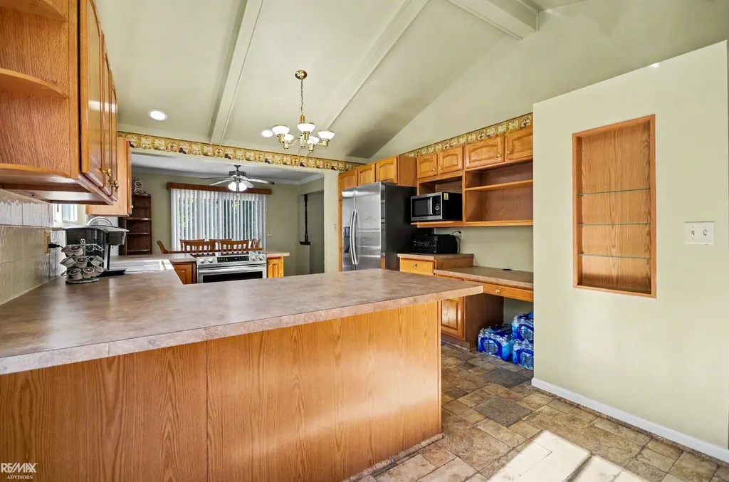 13867 Tefft Drive Warren City MI 48088