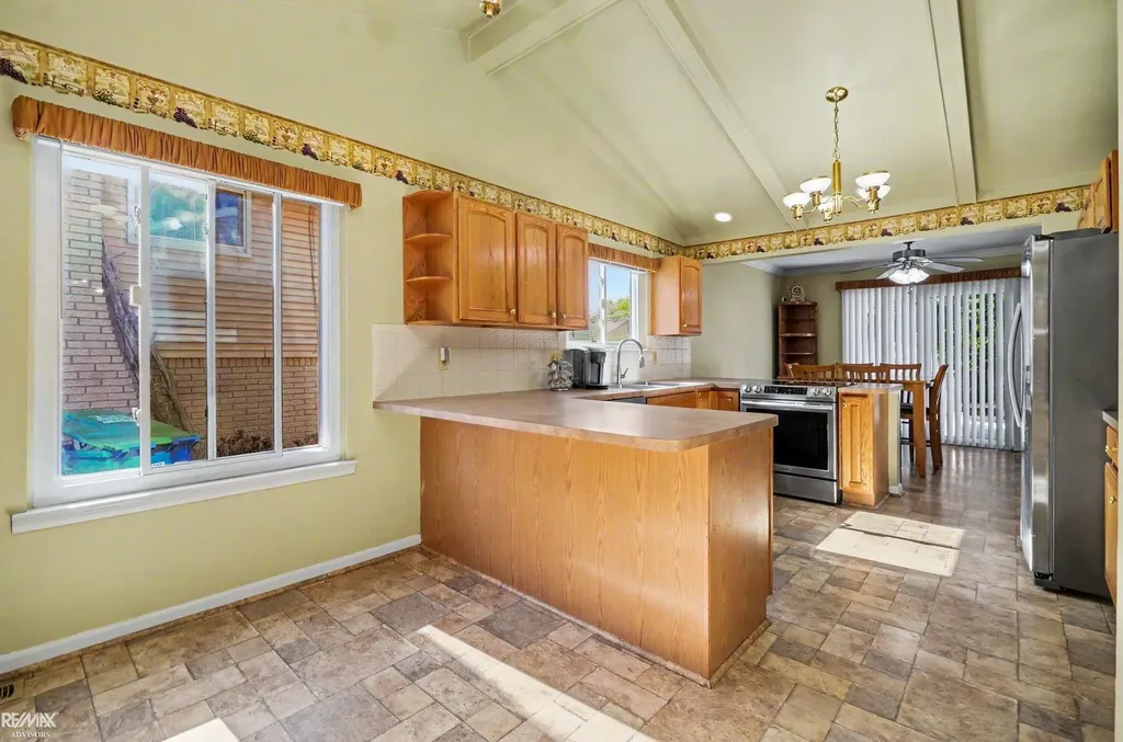 13867 Tefft Drive Warren City MI 48088