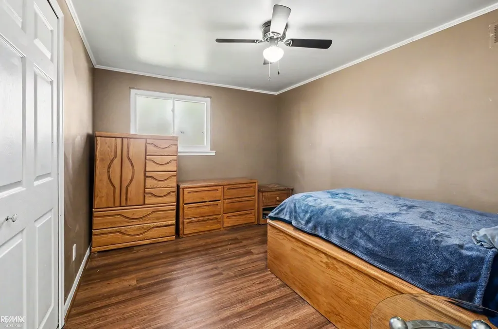 13867 Tefft Drive Warren City MI 48088