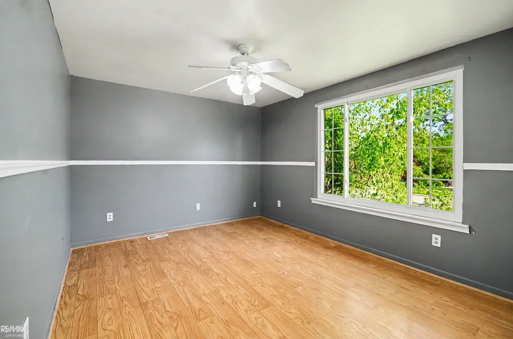 13867 Tefft Drive Warren City MI 48088
