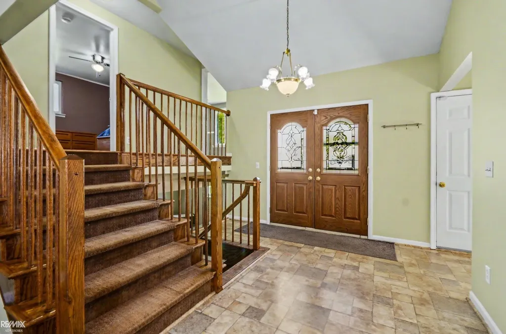 13867 Tefft Drive Warren City MI 48088