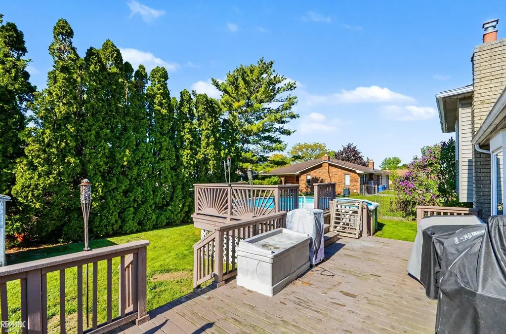 13867 Tefft Drive Warren City MI 48088