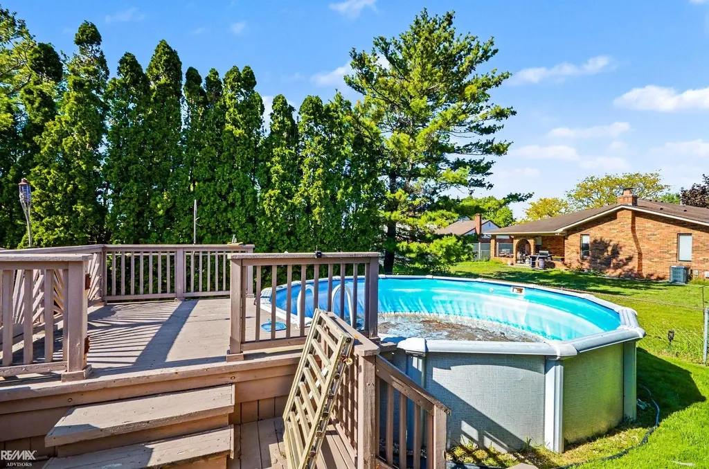 13867 Tefft Drive Warren City MI 48088