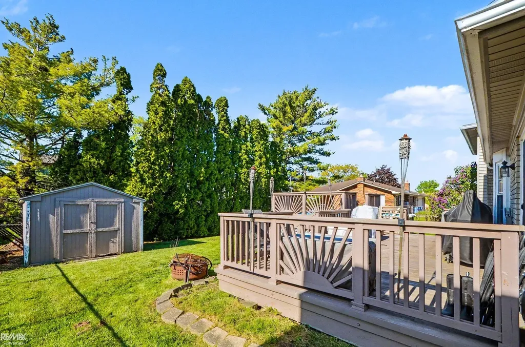 13867 Tefft Drive Warren City MI 48088