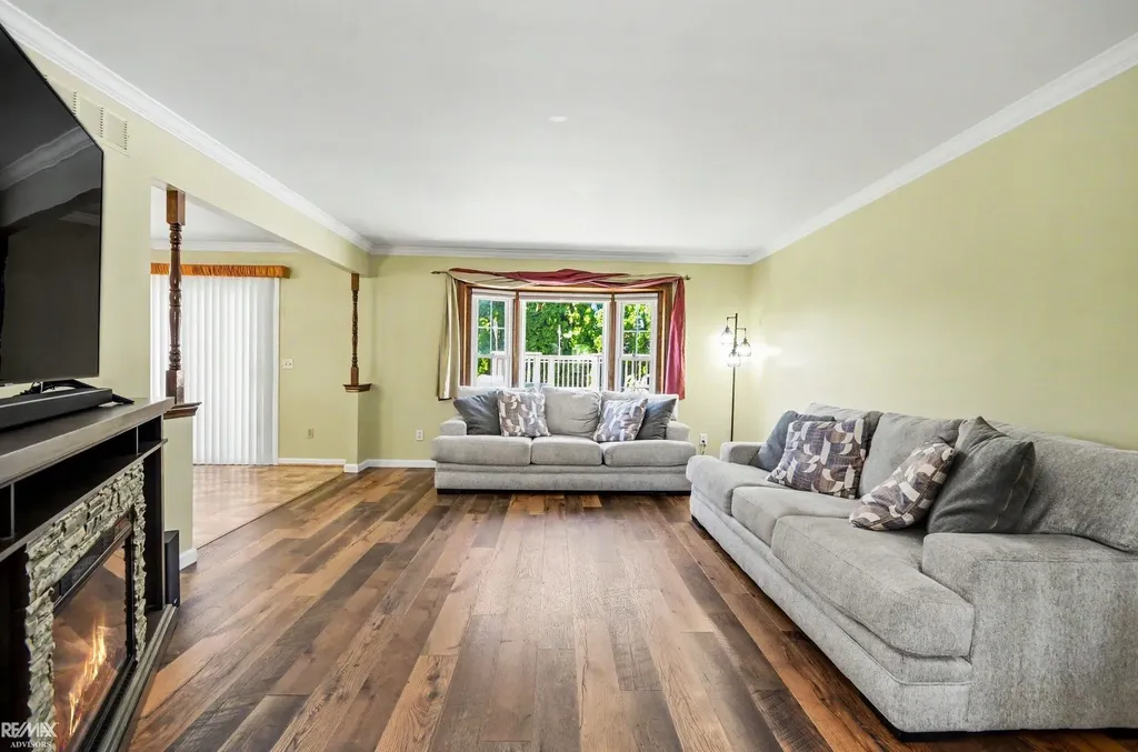 13867 Tefft Drive Warren City MI 48088