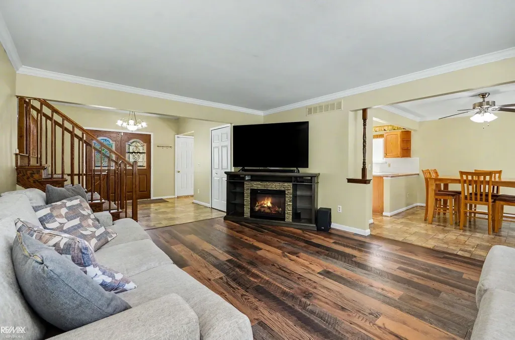 13867 Tefft Drive Warren City MI 48088