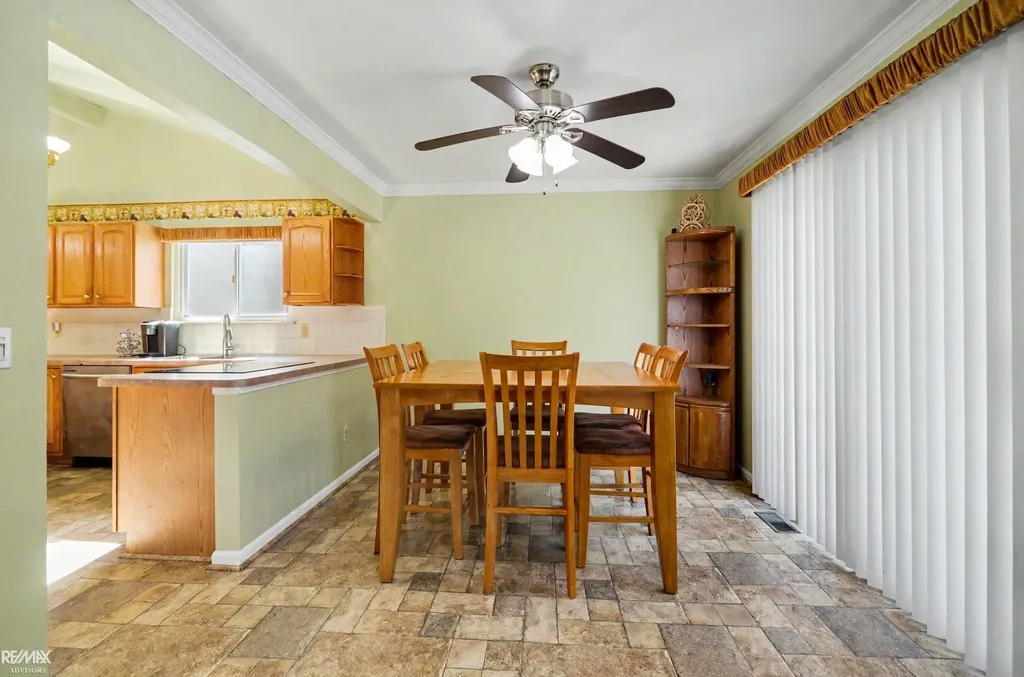 13867 Tefft Drive Warren City MI 48088