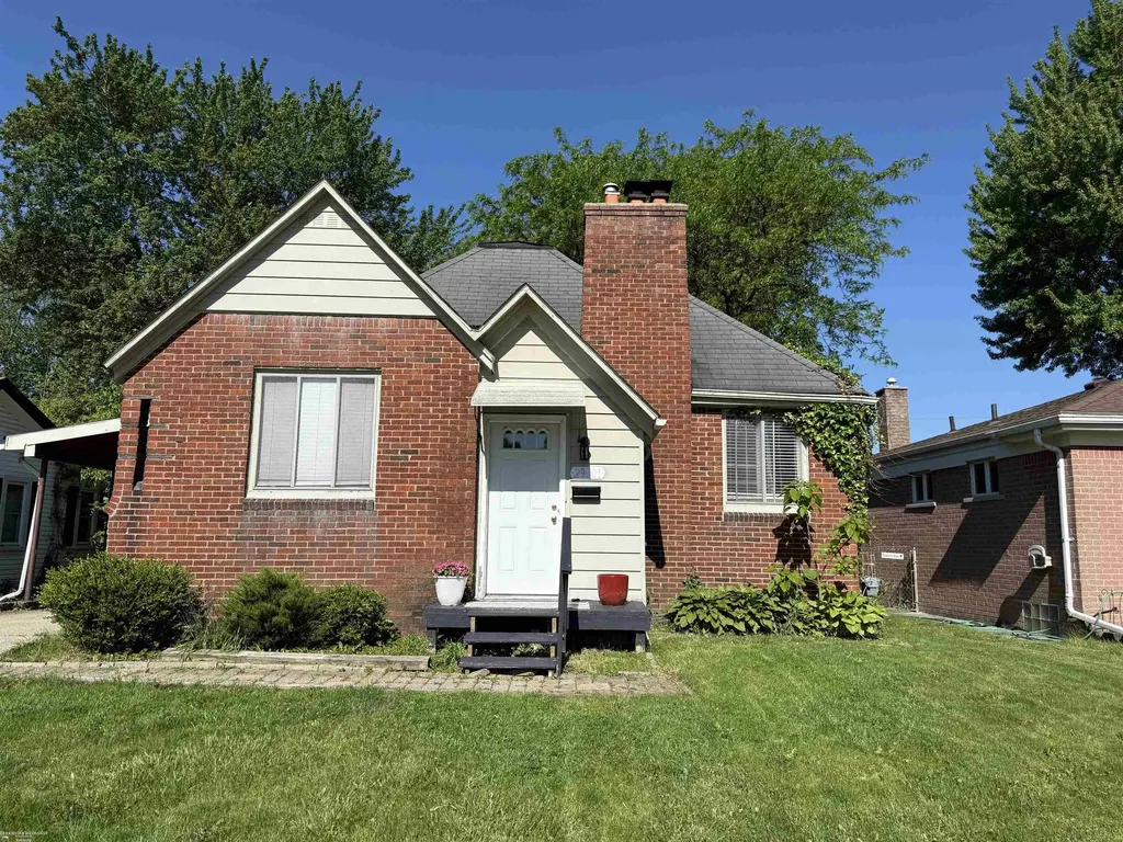 29801 Maplegrove Street St. Clair Shores City MI 48082