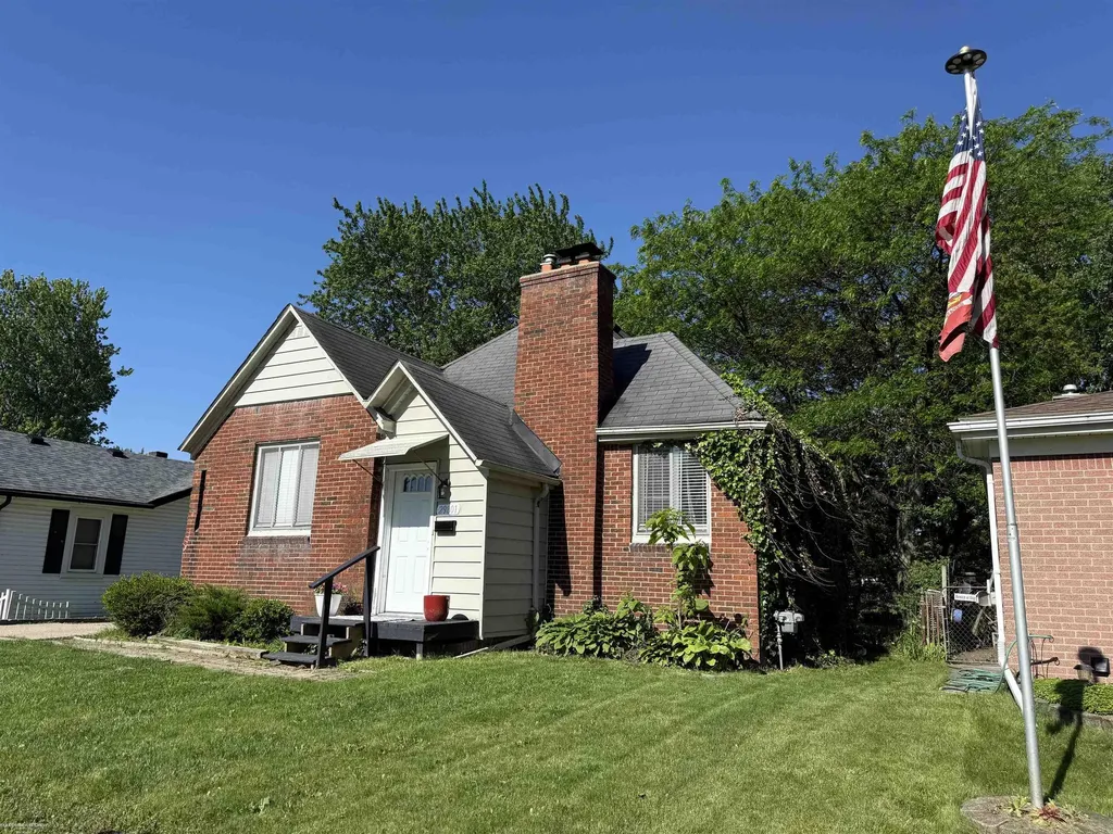 29801 Maplegrove Street St. Clair Shores City MI 48082