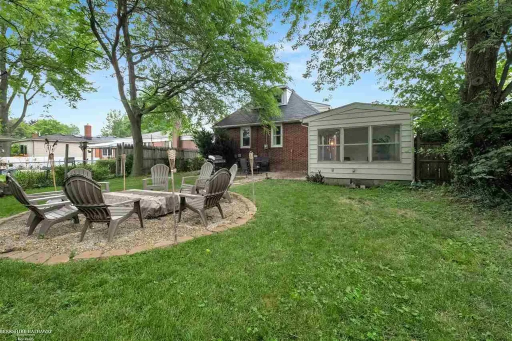 29801 Maplegrove Street St. Clair Shores City MI 48082