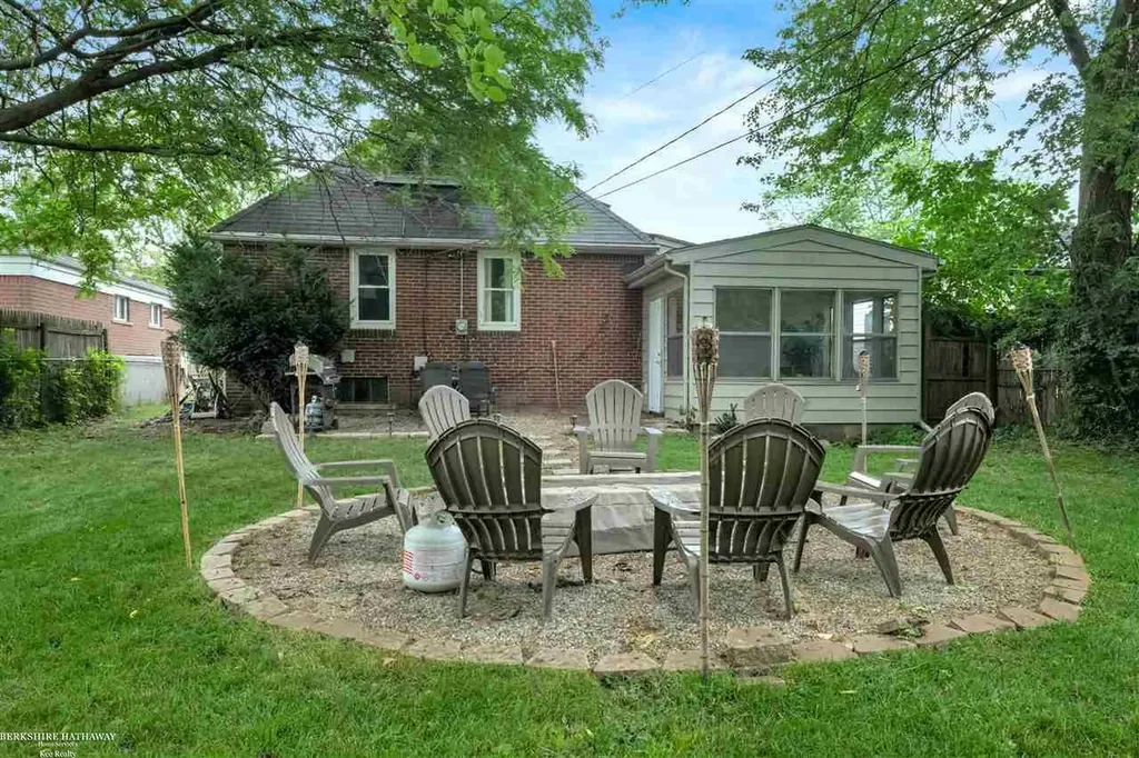 29801 Maplegrove Street St. Clair Shores City MI 48082