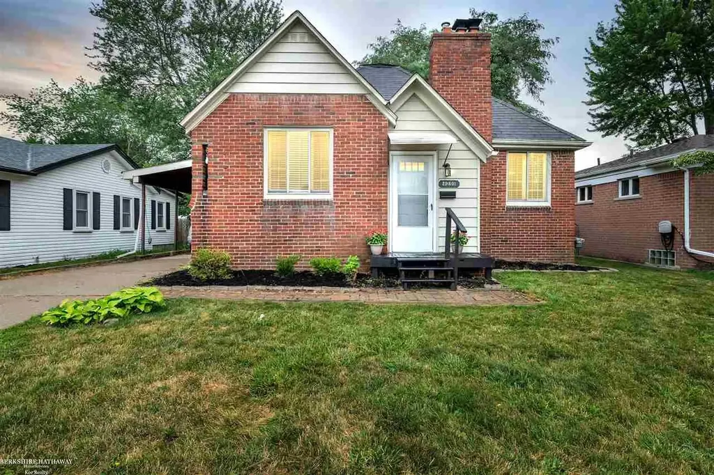 29801 Maplegrove Street St. Clair Shores City MI 48082