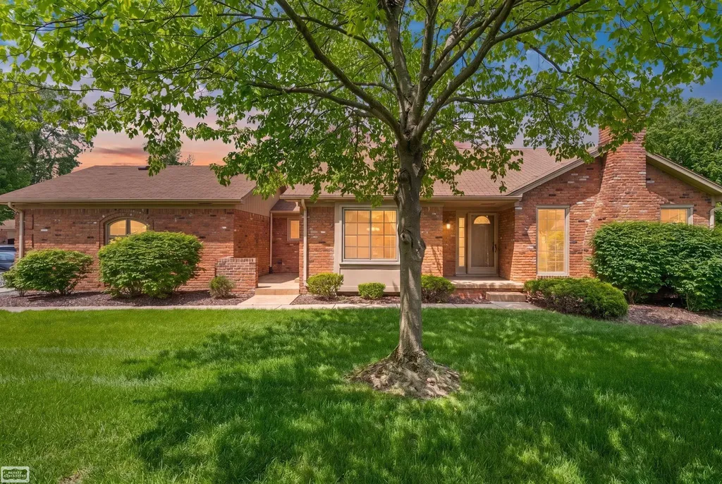 41010 W Rosewood Drive Clinton Charter Township MI 48038