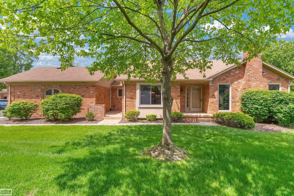 41010 W Rosewood Drive Clinton Charter Township MI 48038
