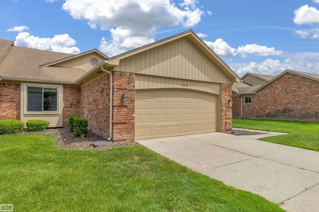 41010 W Rosewood Drive Clinton Charter Township MI 48038