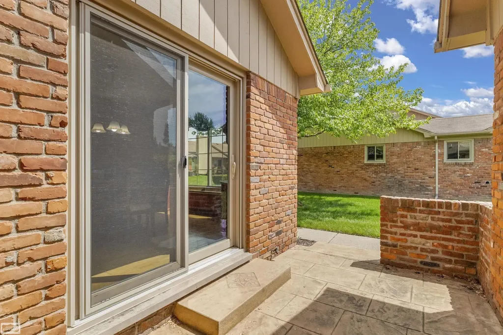41010 W Rosewood Drive Clinton Charter Township MI 48038