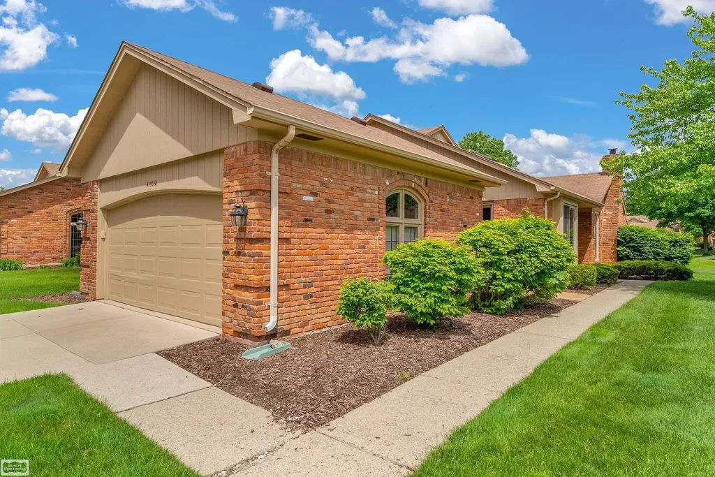 41010 W Rosewood Drive Clinton Charter Township MI 48038