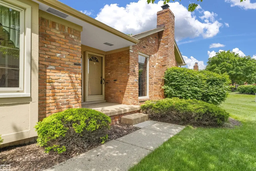 41010 W Rosewood Drive Clinton Charter Township MI 48038