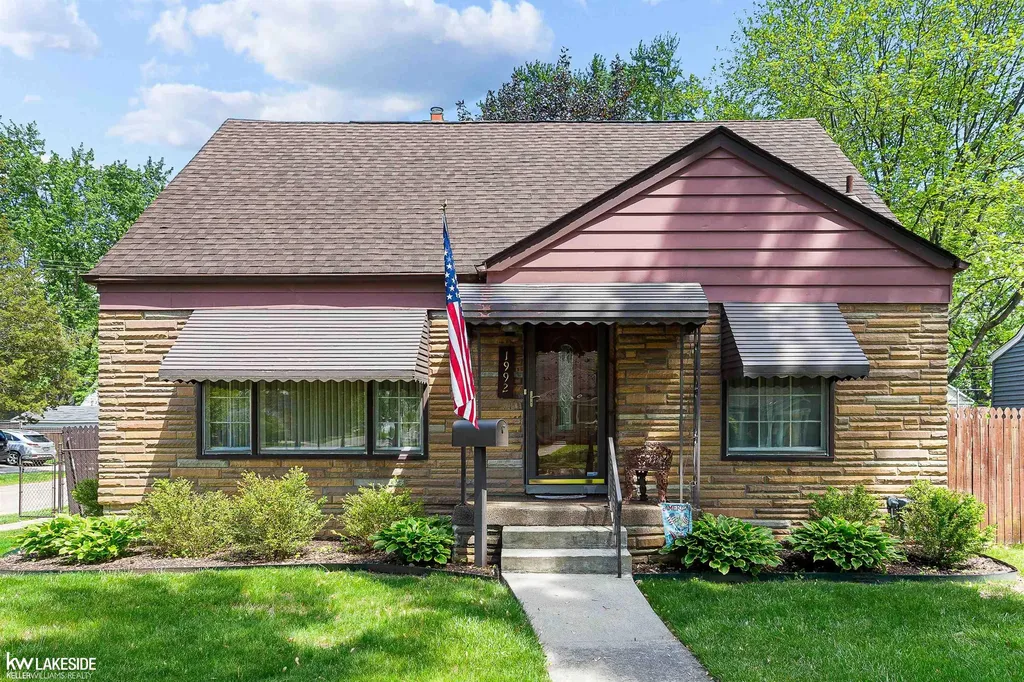 1992 Thomas Avenue Berkley City MI 48072