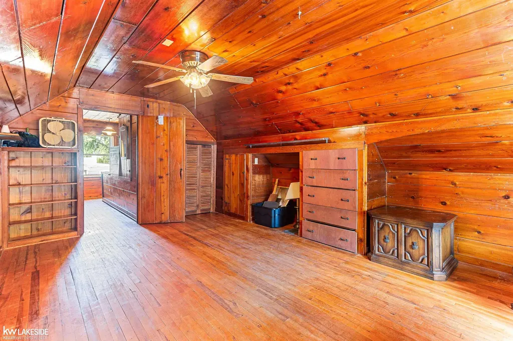 1992 Thomas Avenue Berkley City MI 48072