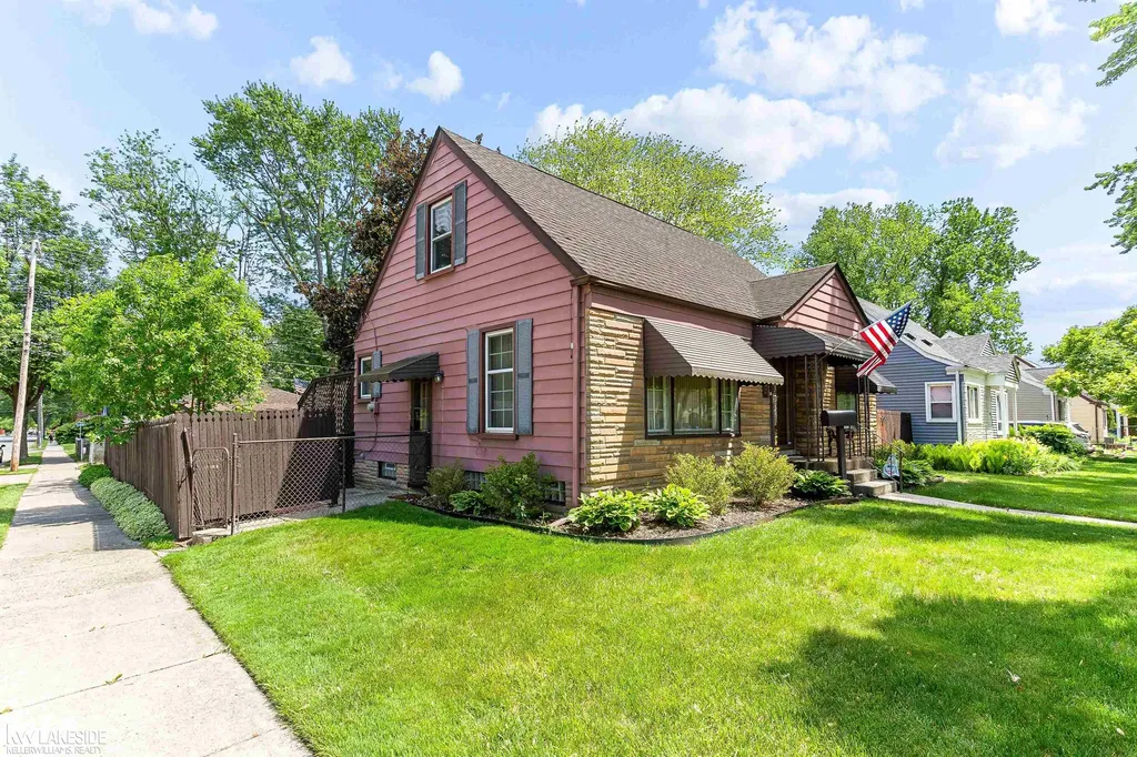1992 Thomas Avenue Berkley City MI 48072