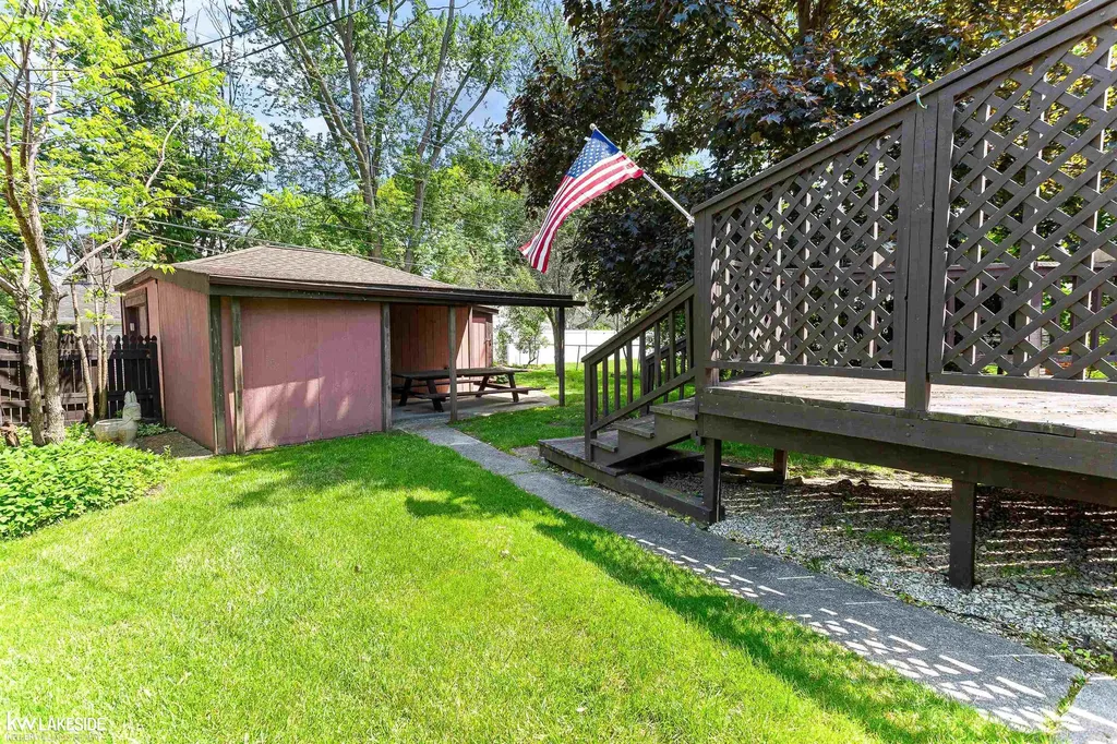 1992 Thomas Avenue Berkley City MI 48072