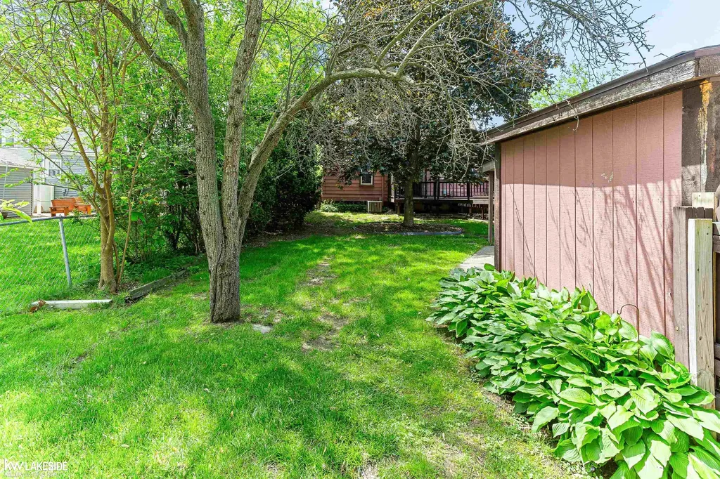 1992 Thomas Avenue Berkley City MI 48072
