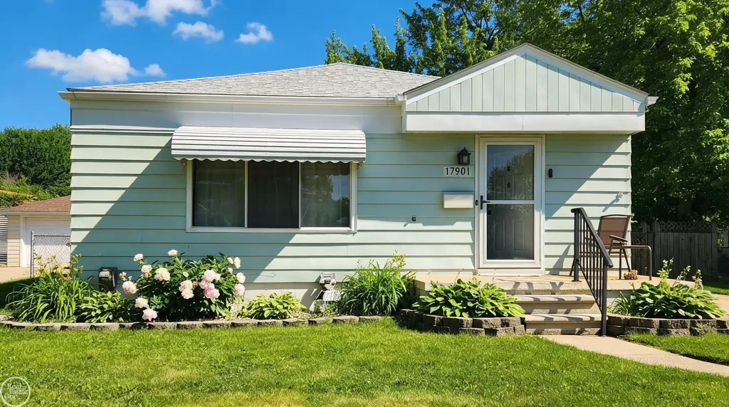 17901 Peters Street Roseville City MI 48066