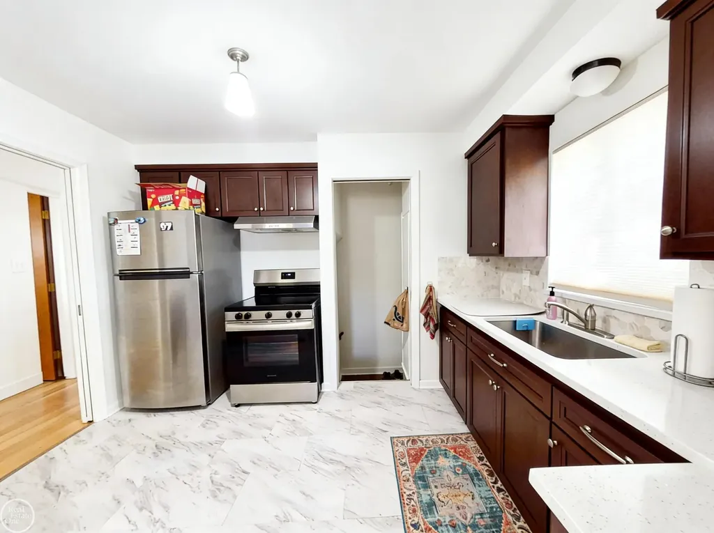 17901 Peters Street Roseville City MI 48066