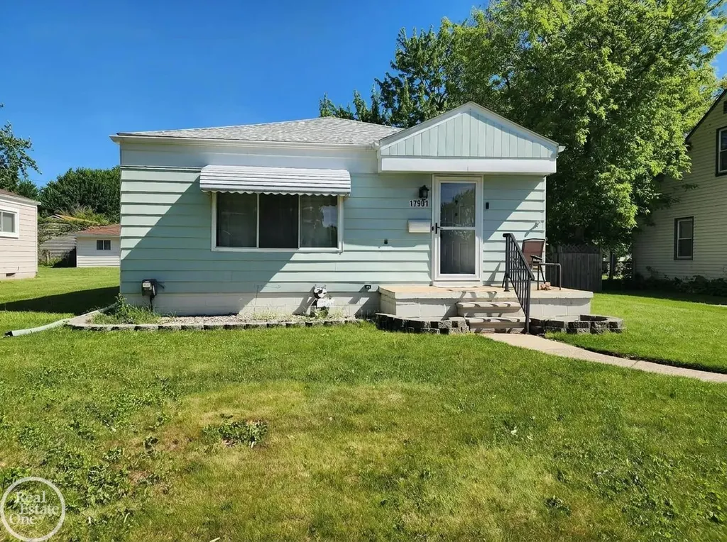 17901 Peters Street Roseville City MI 48066