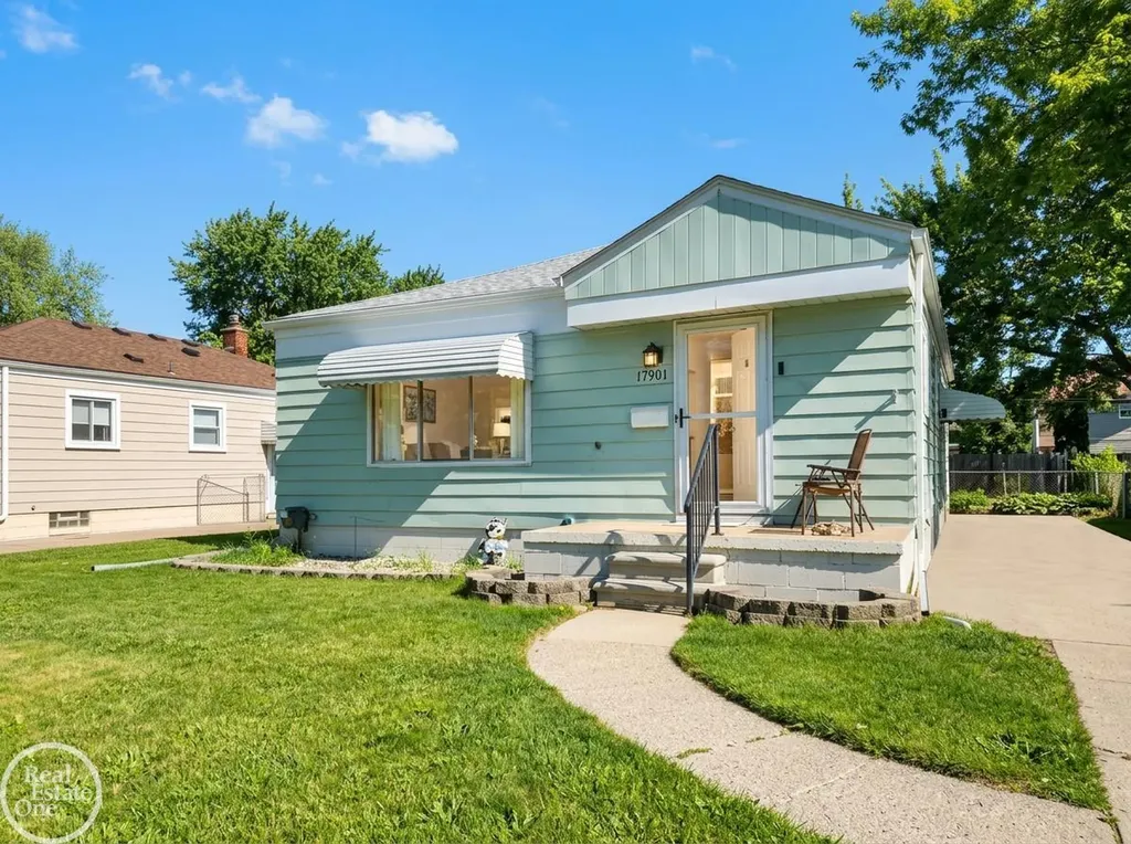 17901 Peters Street Roseville City MI 48066