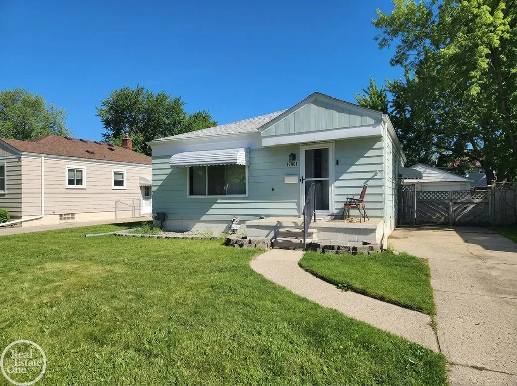 17901 Peters Street Roseville City MI 48066