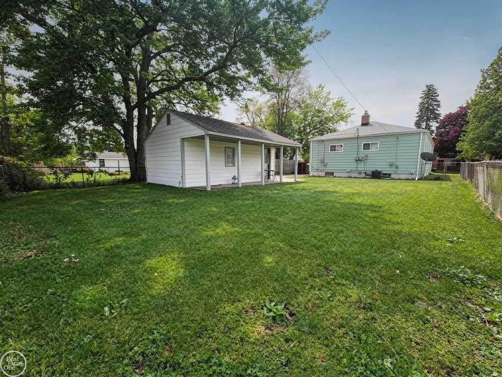 17901 Peters Street Roseville City MI 48066