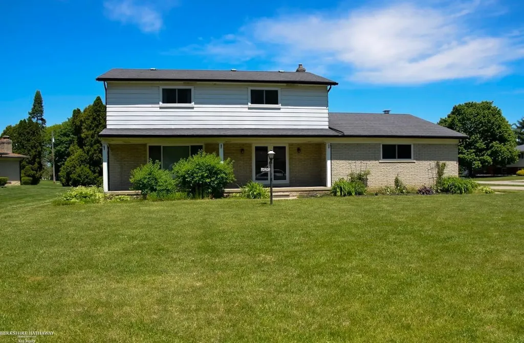 50508 W Shamrock Street Chesterfield Township MI 48047