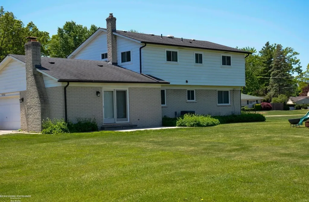 50508 W Shamrock Street Chesterfield Township MI 48047