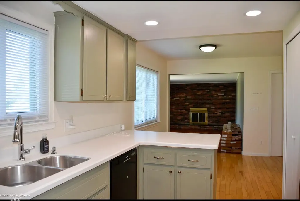 50508 W Shamrock Street Chesterfield Township MI 48047