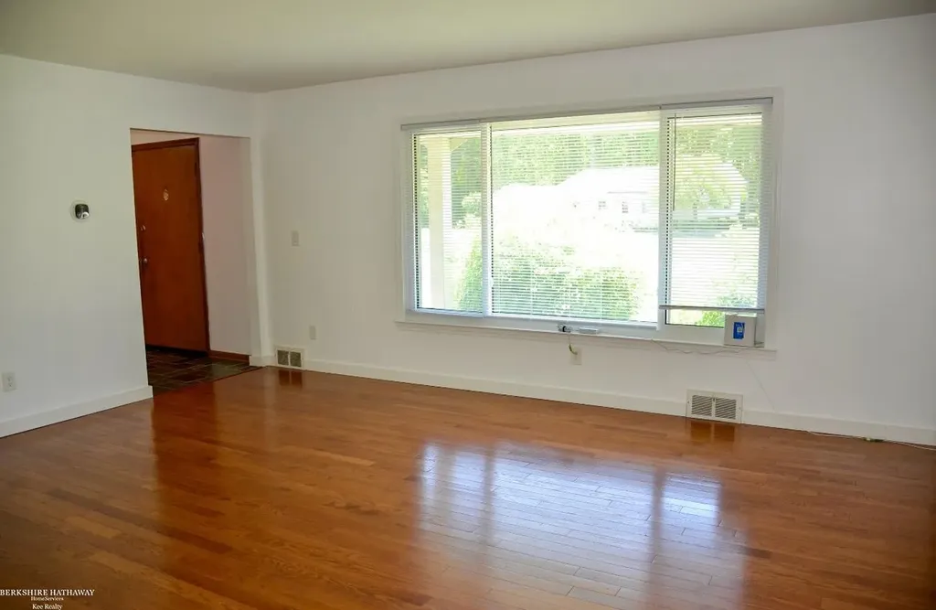 50508 W Shamrock Street Chesterfield Township MI 48047