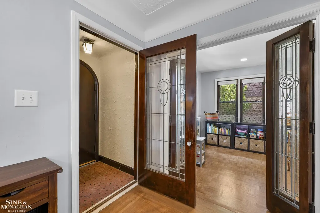 1231 Grayton Street Grosse Pointe Park City MI 48230