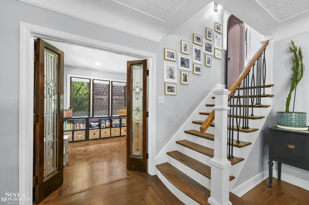 1231 Grayton Street Grosse Pointe Park City MI 48230