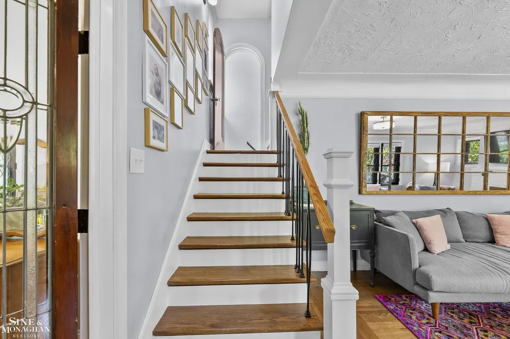 1231 Grayton Street Grosse Pointe Park City MI 48230