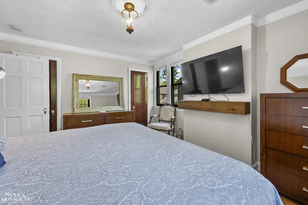 1231 Grayton Street Grosse Pointe Park City MI 48230