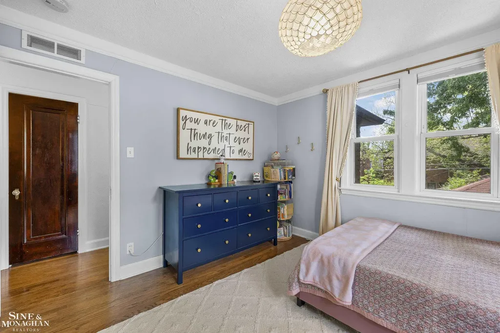 1231 Grayton Street Grosse Pointe Park City MI 48230