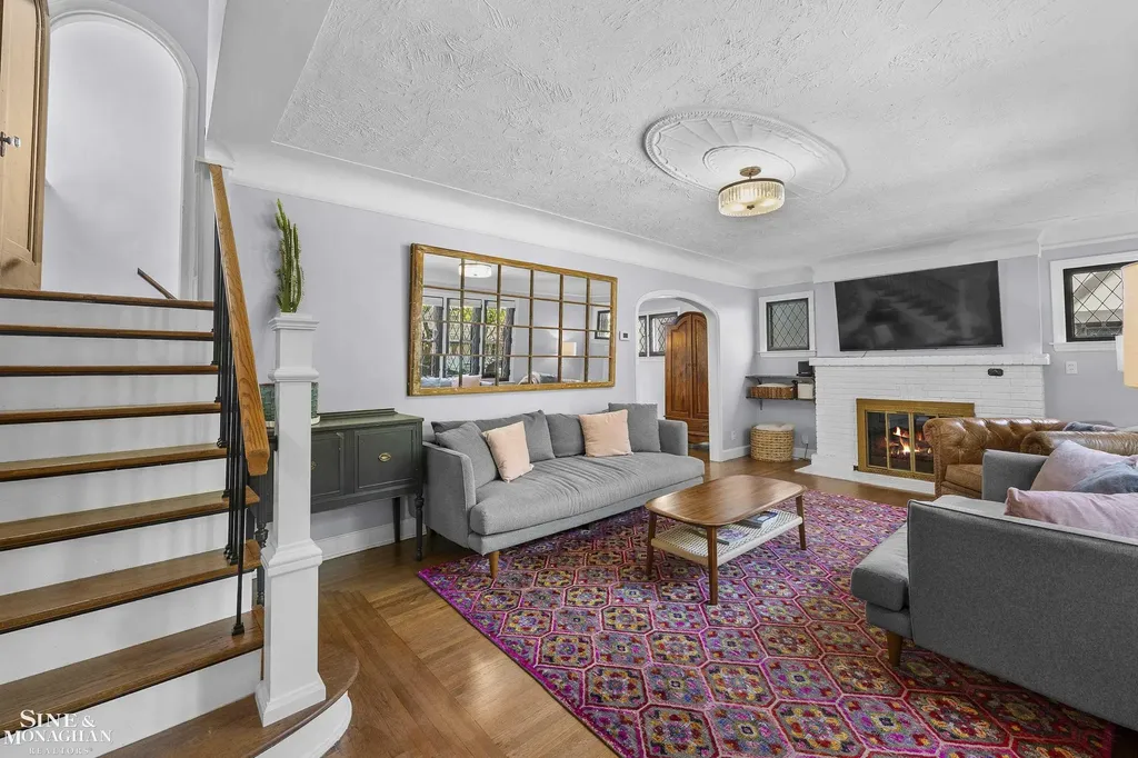1231 Grayton Street Grosse Pointe Park City MI 48230