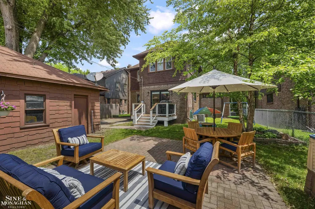 1231 Grayton Street Grosse Pointe Park City MI 48230