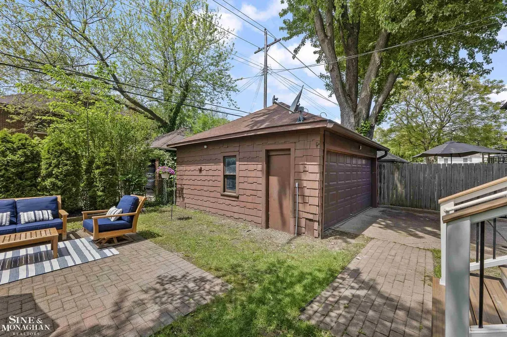 1231 Grayton Street Grosse Pointe Park City MI 48230