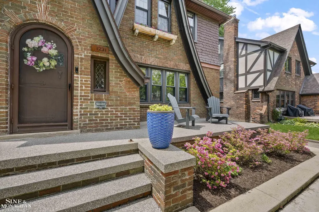 1231 Grayton Street Grosse Pointe Park City MI 48230