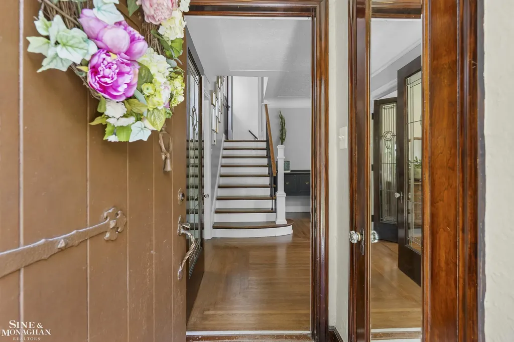 1231 Grayton Street Grosse Pointe Park City MI 48230